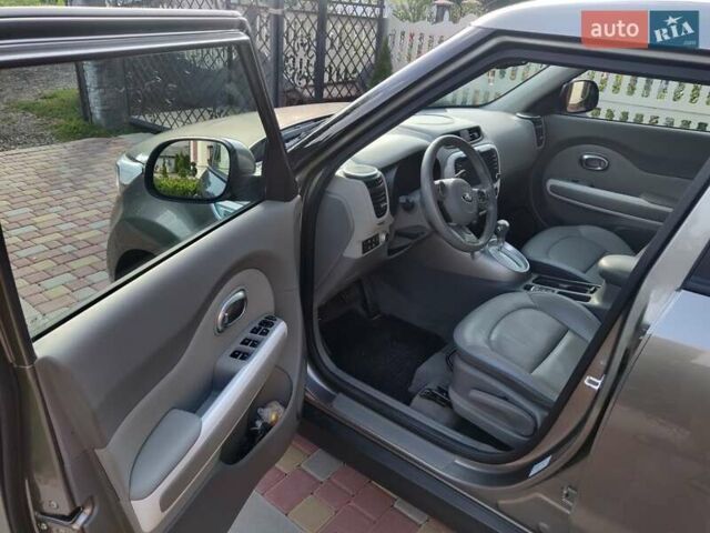 Серый Киа Soul, объемом двигателя 0 л и пробегом 92 тыс. км за 8000 $, фото 9 на Automoto.ua