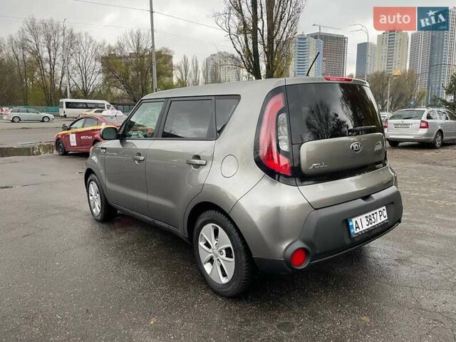 Серый Киа Soul, объемом двигателя 1.59 л и пробегом 122 тыс. км за 10000 $, фото 4 на Automoto.ua