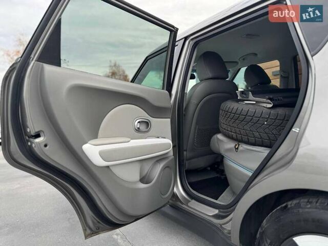 Серый Киа Soul, объемом двигателя 0 л и пробегом 123 тыс. км за 6950 $, фото 48 на Automoto.ua