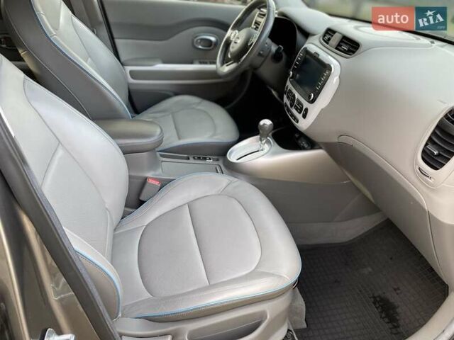 Серый Киа Soul, объемом двигателя 0 л и пробегом 135 тыс. км за 7299 $, фото 16 на Automoto.ua