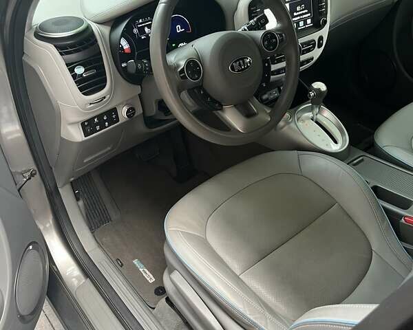 Серый Киа Soul, объемом двигателя 0 л и пробегом 35 тыс. км за 9500 $, фото 19 на Automoto.ua