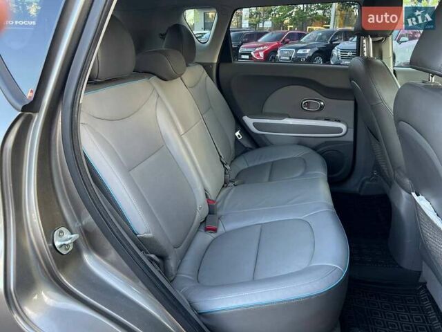 Серый Киа Soul, объемом двигателя 0 л и пробегом 150 тыс. км за 6990 $, фото 10 на Automoto.ua