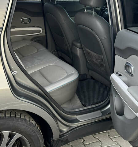 Серый Киа Soul, объемом двигателя 0 л и пробегом 185 тыс. км за 9700 $, фото 14 на Automoto.ua