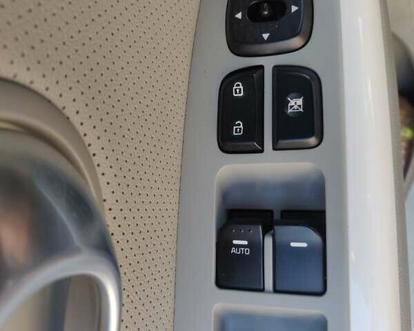 Серый Киа Soul, объемом двигателя 0 л и пробегом 92 тыс. км за 8000 $, фото 15 на Automoto.ua