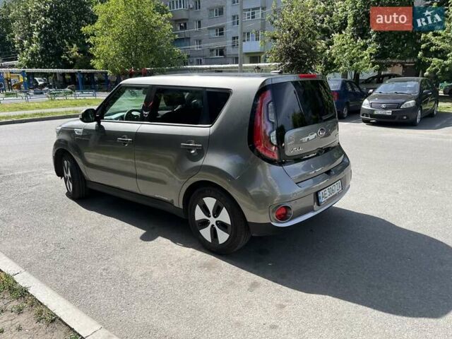 Серый Киа Soul, объемом двигателя 0 л и пробегом 35 тыс. км за 9500 $, фото 4 на Automoto.ua