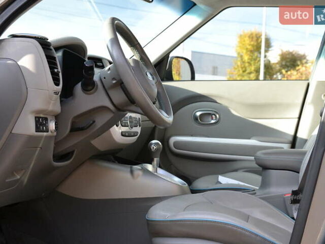 Сірий Кіа Soul, об'ємом двигуна 0 л та пробігом 148 тис. км за 5800 $, фото 17 на Automoto.ua