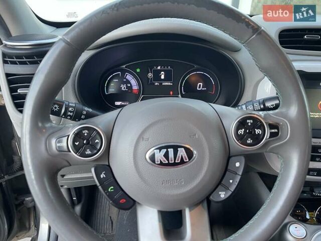 Сірий Кіа Soul, об'ємом двигуна 0 л та пробігом 100 тис. км за 6200 $, фото 5 на Automoto.ua
