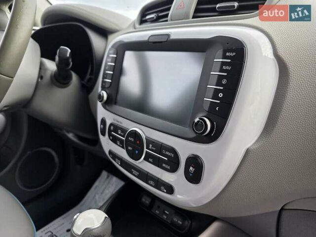 Серый Киа Soul, объемом двигателя 0 л и пробегом 114 тыс. км за 5599 $, фото 16 на Automoto.ua