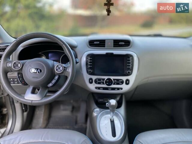 Серый Киа Soul, объемом двигателя 0 л и пробегом 158 тыс. км за 7099 $, фото 10 на Automoto.ua