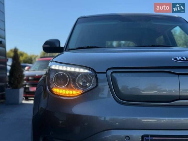 Серый Киа Soul, объемом двигателя 0 л и пробегом 145 тыс. км за 6000 $, фото 11 на Automoto.ua