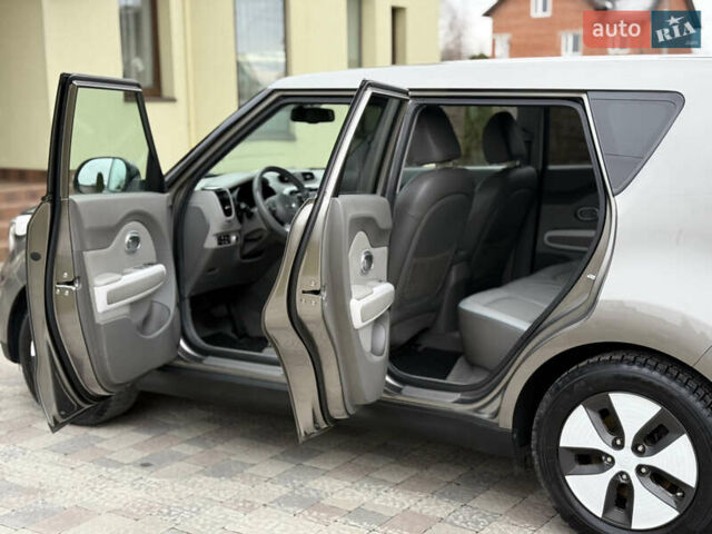 Серый Киа Soul, объемом двигателя 0 л и пробегом 111 тыс. км за 7100 $, фото 13 на Automoto.ua