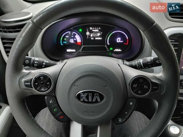 Серый Киа Soul, объемом двигателя 0 л и пробегом 130 тыс. км за 5500 $, фото 9 на Automoto.ua