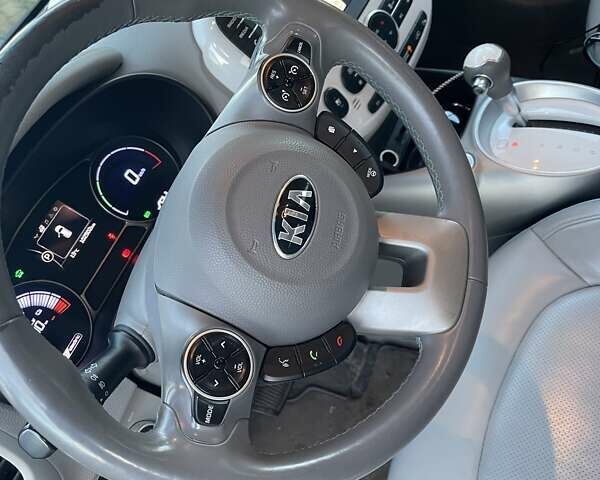 Сірий Кіа Soul, об'ємом двигуна 0 л та пробігом 100 тис. км за 6200 $, фото 8 на Automoto.ua