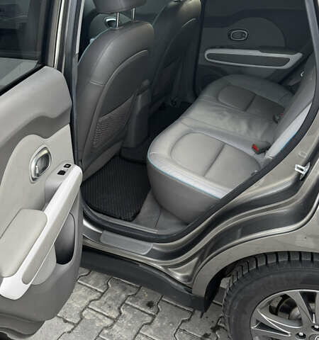 Серый Киа Soul, объемом двигателя 0 л и пробегом 185 тыс. км за 9700 $, фото 20 на Automoto.ua
