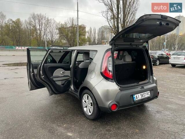Серый Киа Soul, объемом двигателя 1.59 л и пробегом 122 тыс. км за 10000 $, фото 6 на Automoto.ua