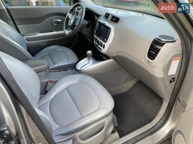 Серый Киа Soul, объемом двигателя 0 л и пробегом 158 тыс. км за 7099 $, фото 17 на Automoto.ua