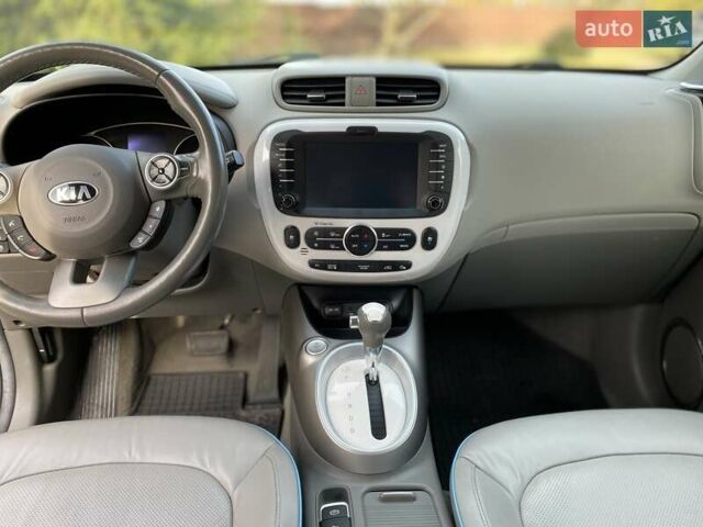 Серый Киа Soul, объемом двигателя 0 л и пробегом 135 тыс. км за 7299 $, фото 10 на Automoto.ua