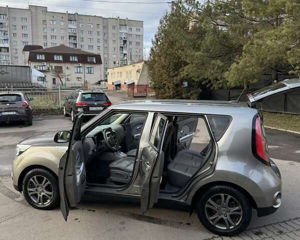 Серый Киа Soul, объемом двигателя 0 л и пробегом 119 тыс. км за 5750 $, фото 45 на Automoto.ua