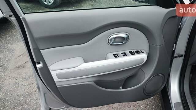 Серый Киа Soul, объемом двигателя 0 л и пробегом 84 тыс. км за 7500 $, фото 2 на Automoto.ua