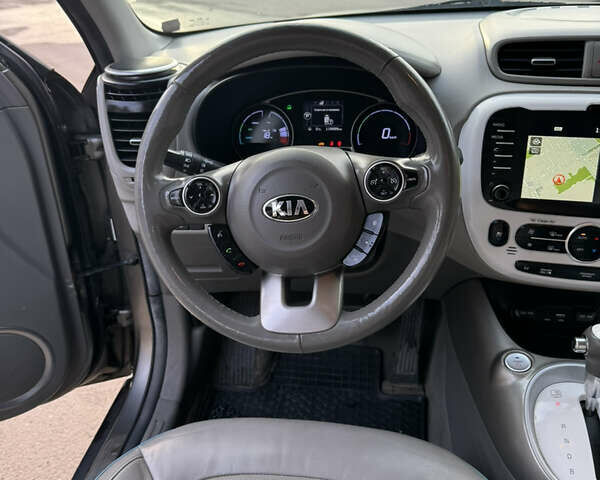 Серый Киа Soul, объемом двигателя 0 л и пробегом 119 тыс. км за 5750 $, фото 58 на Automoto.ua