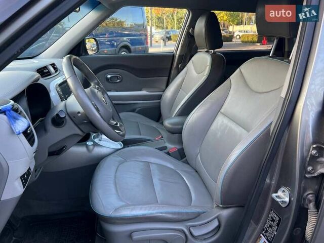 Серый Киа Soul, объемом двигателя 0 л и пробегом 150 тыс. км за 6990 $, фото 7 на Automoto.ua