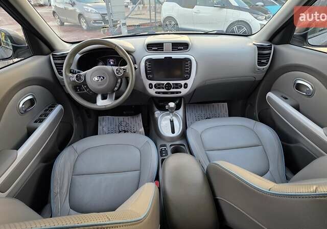 Сірий Кіа Soul, об'ємом двигуна 0 л та пробігом 114 тис. км за 6500 $, фото 13 на Automoto.ua