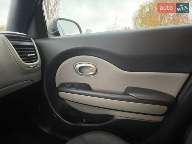 Серый Киа Soul, объемом двигателя 1.59 л и пробегом 122 тыс. км за 10000 $, фото 12 на Automoto.ua