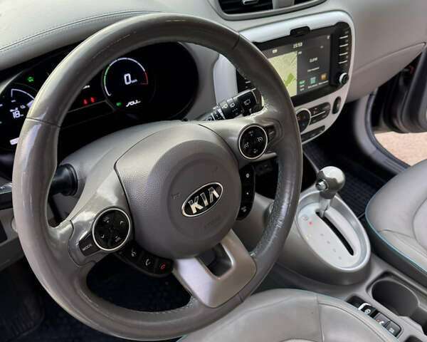 Серый Киа Soul, объемом двигателя 0 л и пробегом 119 тыс. км за 5750 $, фото 59 на Automoto.ua