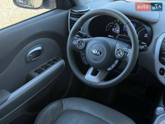 Серый Киа Soul, объемом двигателя 0 л и пробегом 145 тыс. км за 6000 $, фото 34 на Automoto.ua