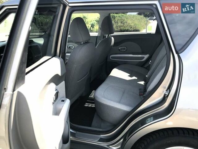Сірий Кіа Soul, об'ємом двигуна 0 л та пробігом 100 тис. км за 7900 $, фото 25 на Automoto.ua