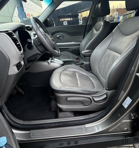 Серый Киа Soul, объемом двигателя 0 л и пробегом 185 тыс. км за 9700 $, фото 24 на Automoto.ua