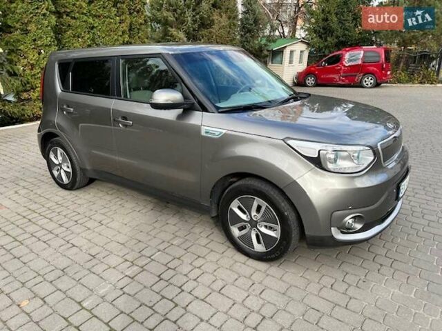 Киа Soul 2015 в Хмельницком на Automoto.ua Серый Киа Soul, объемом двигателя 0 л и пробегом 95 тыс. км за 6500 $, фото 4 на Automoto.ua