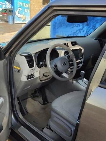 Серый Киа Soul, объемом двигателя 0 л и пробегом 78 тыс. км за 7100 $, фото 16 на Automoto.ua