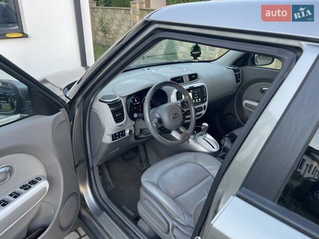 Сірий Кіа Soul, об'ємом двигуна 0 л та пробігом 100 тис. км за 6200 $, фото 6 на Automoto.ua
