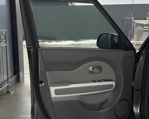 Серый Киа Soul, объемом двигателя 0 л и пробегом 130 тыс. км за 7000 $, фото 6 на Automoto.ua