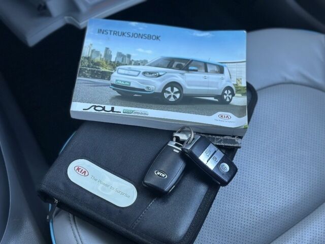 Сірий Кіа Soul, об'ємом двигуна 0 л та пробігом 160 тис. км за 9700 $, фото 4 на Automoto.ua