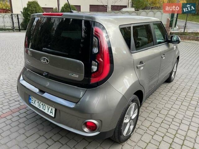 Киа Soul 2015 в Хмельницком на Automoto.ua Серый Киа Soul, объемом двигателя 0 л и пробегом 95 тыс. км за 6500 $, фото 10 на Automoto.ua