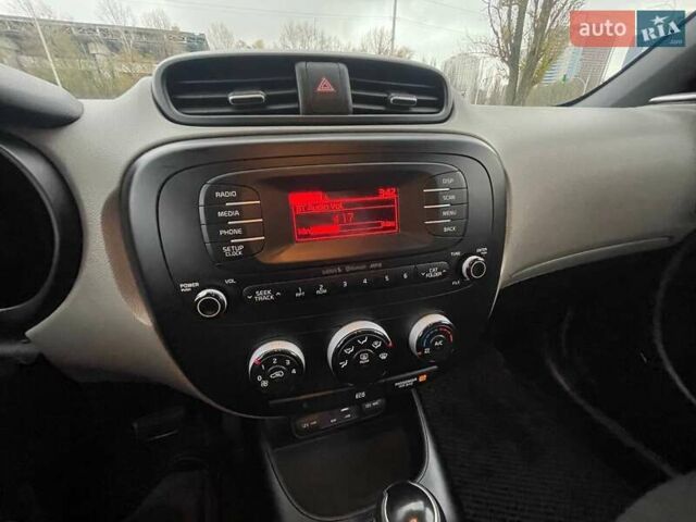 Серый Киа Soul, объемом двигателя 1.59 л и пробегом 122 тыс. км за 10000 $, фото 11 на Automoto.ua