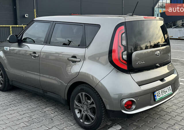 Серый Киа Soul, объемом двигателя 0 л и пробегом 185 тыс. км за 9700 $, фото 3 на Automoto.ua