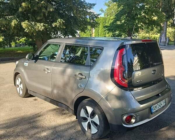 Серый Киа Soul, объемом двигателя 0 л и пробегом 128 тыс. км за 8000 $, фото 3 на Automoto.ua