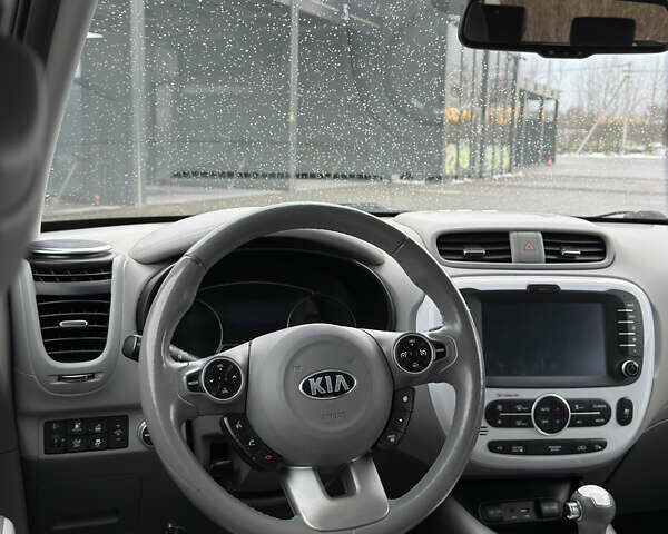 Серый Киа Soul, объемом двигателя 0 л и пробегом 130 тыс. км за 7000 $, фото 14 на Automoto.ua
