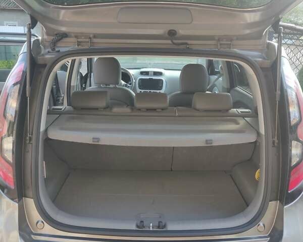 Серый Киа Soul, объемом двигателя 0 л и пробегом 92 тыс. км за 8000 $, фото 11 на Automoto.ua