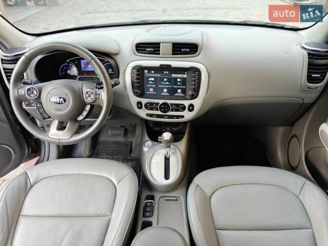 Серый Киа Soul, объемом двигателя 0 л и пробегом 115 тыс. км за 6999 $, фото 19 на Automoto.ua