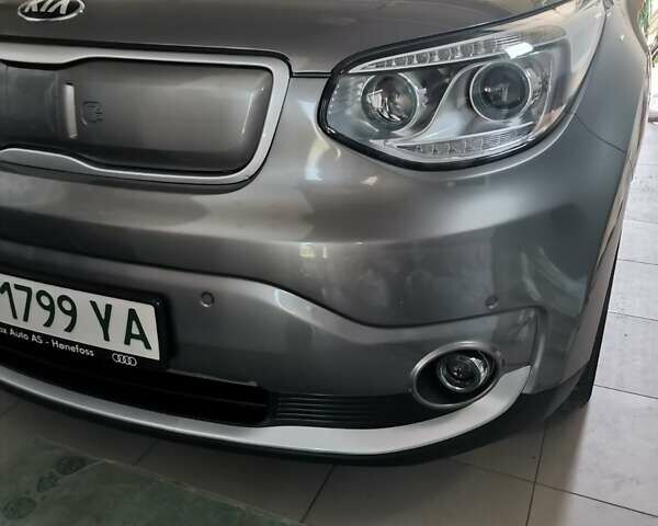 Серый Киа Soul, объемом двигателя 0 л и пробегом 123 тыс. км за 5500 $, фото 5 на Automoto.ua