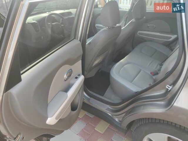 Серый Киа Soul, объемом двигателя 0 л и пробегом 92 тыс. км за 8000 $, фото 10 на Automoto.ua