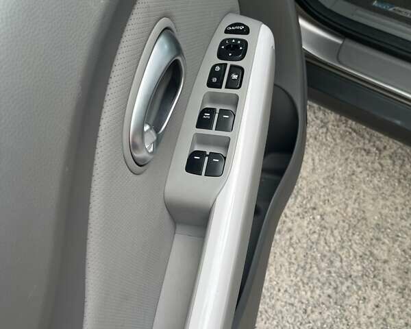 Серый Киа Soul, объемом двигателя 0 л и пробегом 35 тыс. км за 9500 $, фото 23 на Automoto.ua