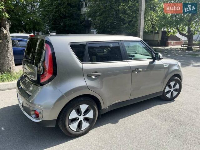 Серый Киа Soul, объемом двигателя 0 л и пробегом 35 тыс. км за 9500 $, фото 7 на Automoto.ua