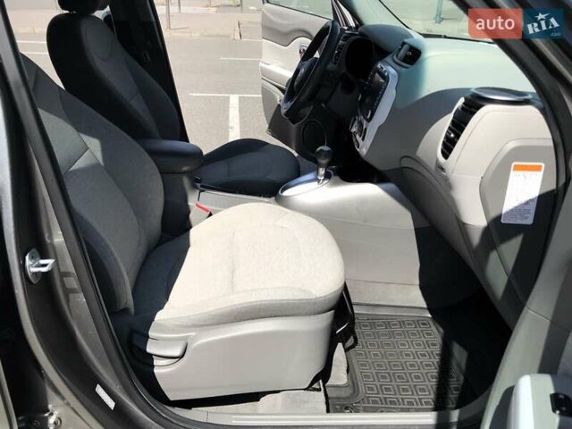 Сірий Кіа Soul, об'ємом двигуна 0 л та пробігом 100 тис. км за 7900 $, фото 32 на Automoto.ua