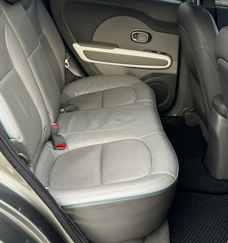 Серый Киа Soul, объемом двигателя 0 л и пробегом 185 тыс. км за 9700 $, фото 15 на Automoto.ua