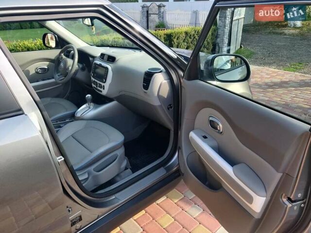 Серый Киа Soul, объемом двигателя 0 л и пробегом 92 тыс. км за 8000 $, фото 12 на Automoto.ua